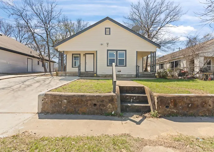 Stylish 1-bedroom Retreat In Worth Holiday home *