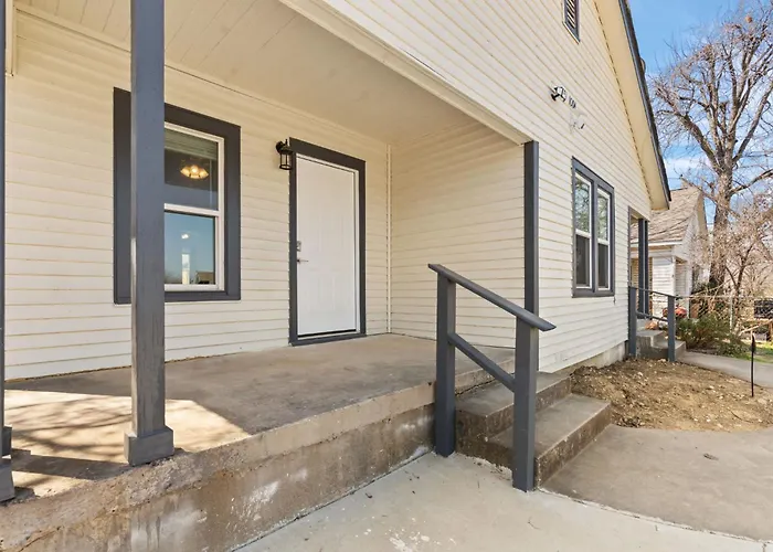 Stylish 1-bedroom Retreat In Worth Holiday home *